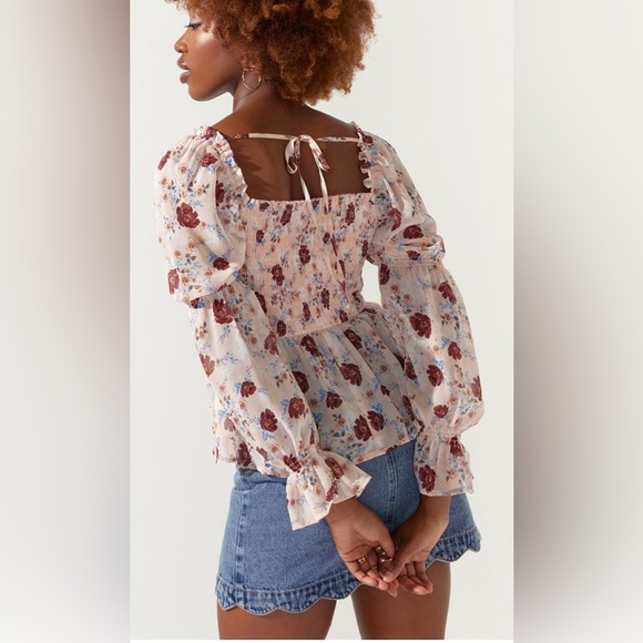 Francesca’s Lyla Key Hole Cinched Blouse - Picture 2 of 9